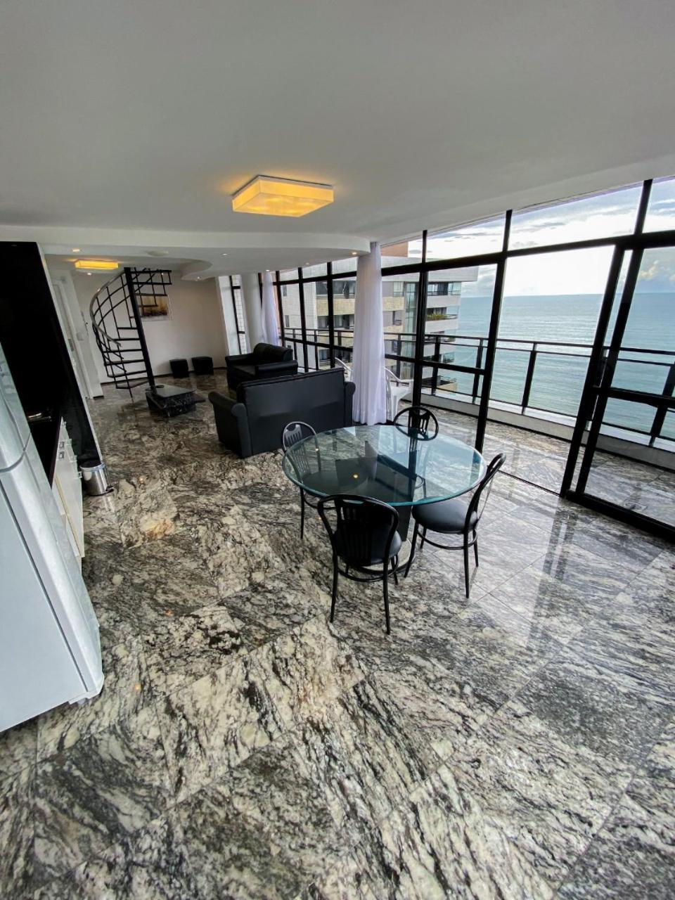 Quarto Royal Exclusivo com Acesso à Piscina